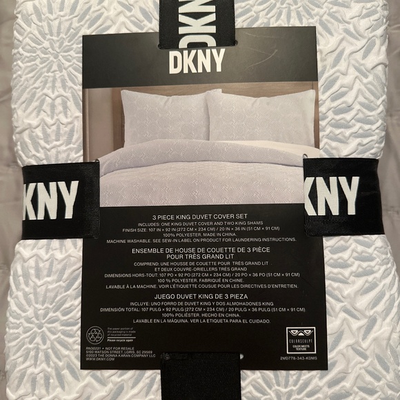 DKNY Dreamy White Soft Blue DKNY Microsculpt Imprint Textured KING  Duvet Cover - Picture 1 of 2